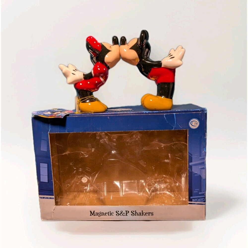 Disney Mickey & Minnie Kissing Magnetic Sculpture Salt & Pepper Shakers Ceramic